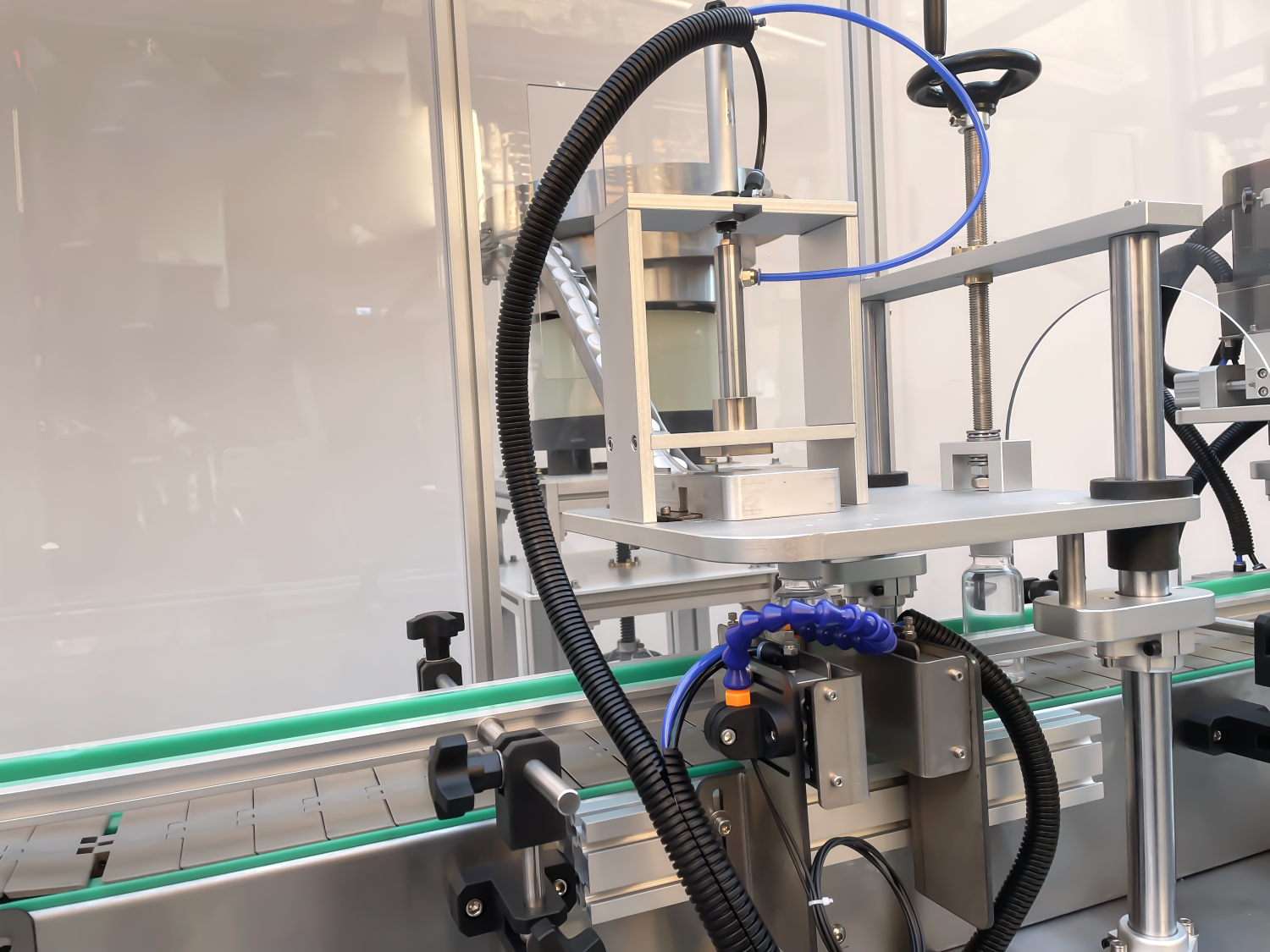 Six-head beverage filling machine with dust cover, upper cover, screwing cap, and labeling assembly line