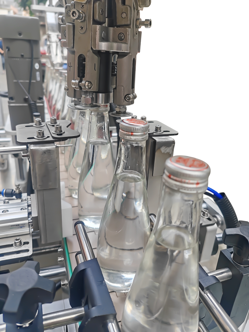 Threaded aluminum cap locking machine