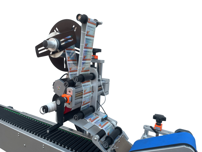 Horizontal self-adhesive labeling machine