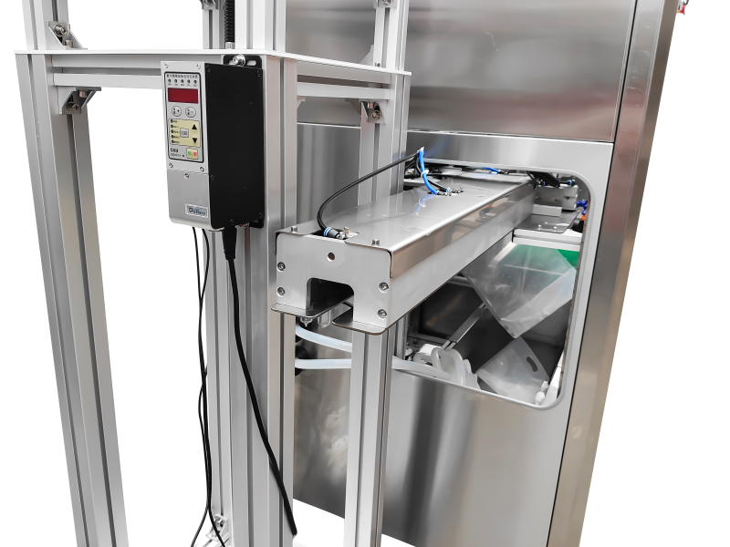 Self-standing bag double-head cabinet filling machine