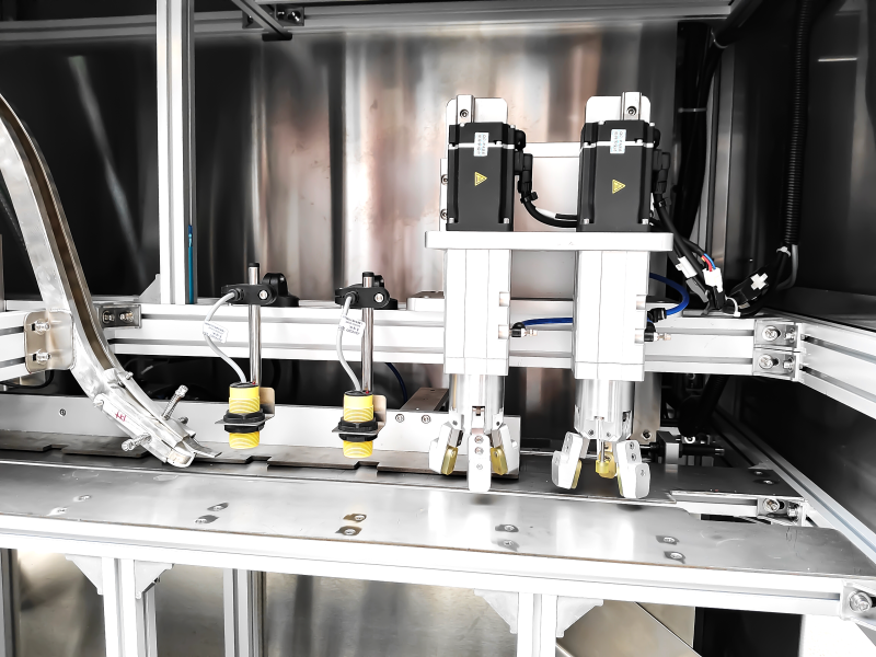 Self-standing bag double-head cabinet filling machine